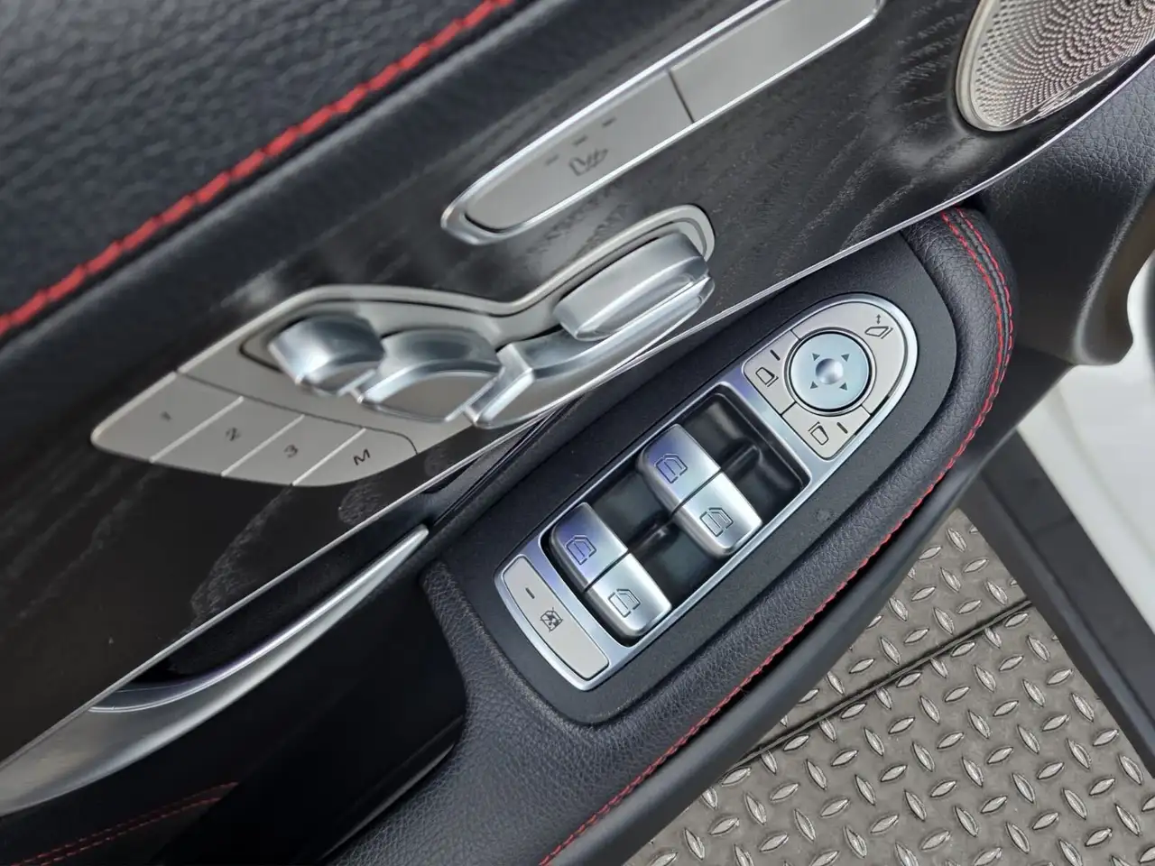 Mercedes-Benz GLC снимка Mercedes-Benz GLC