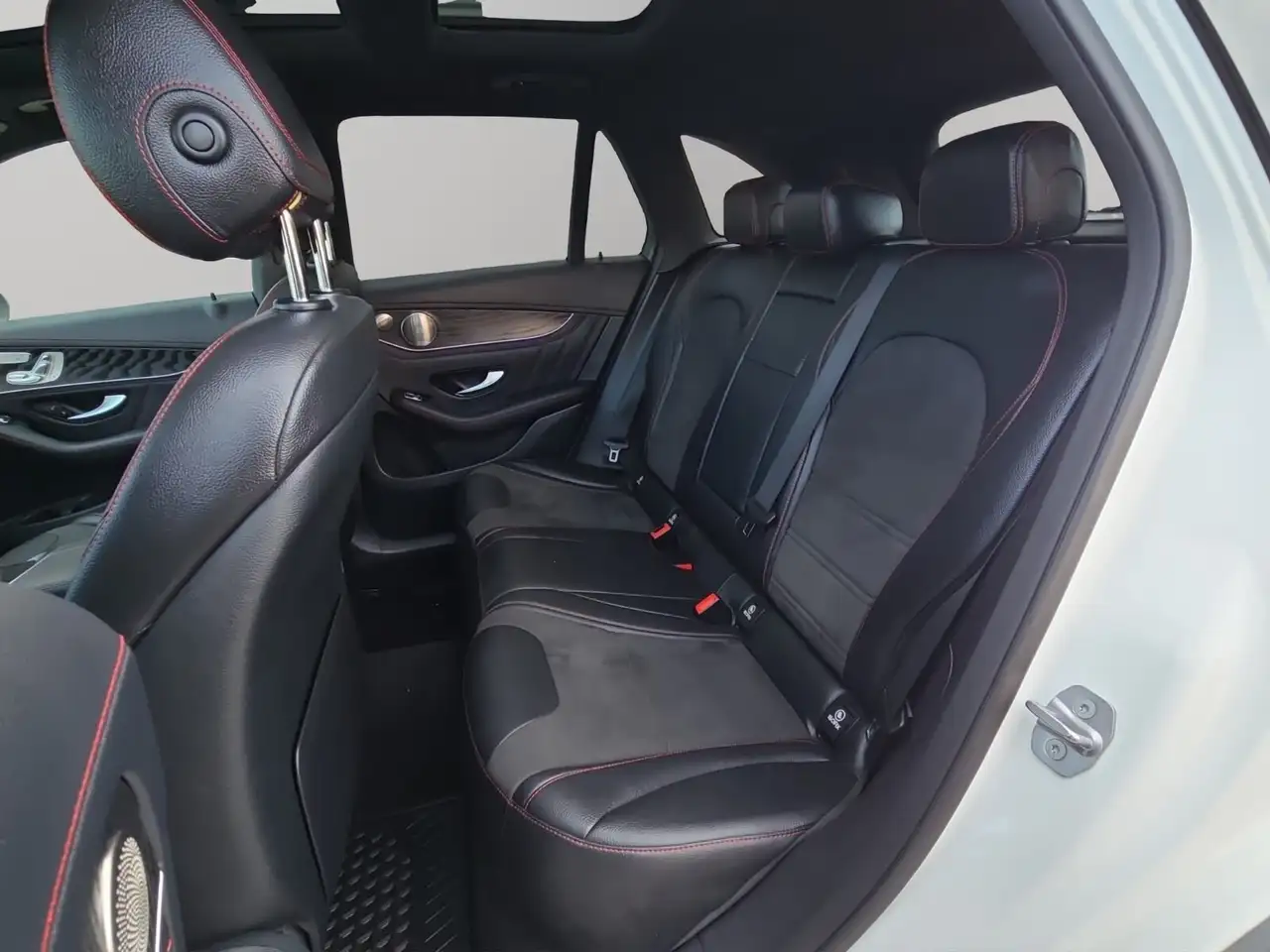 Mercedes-Benz GLC снимка Mercedes-Benz GLC