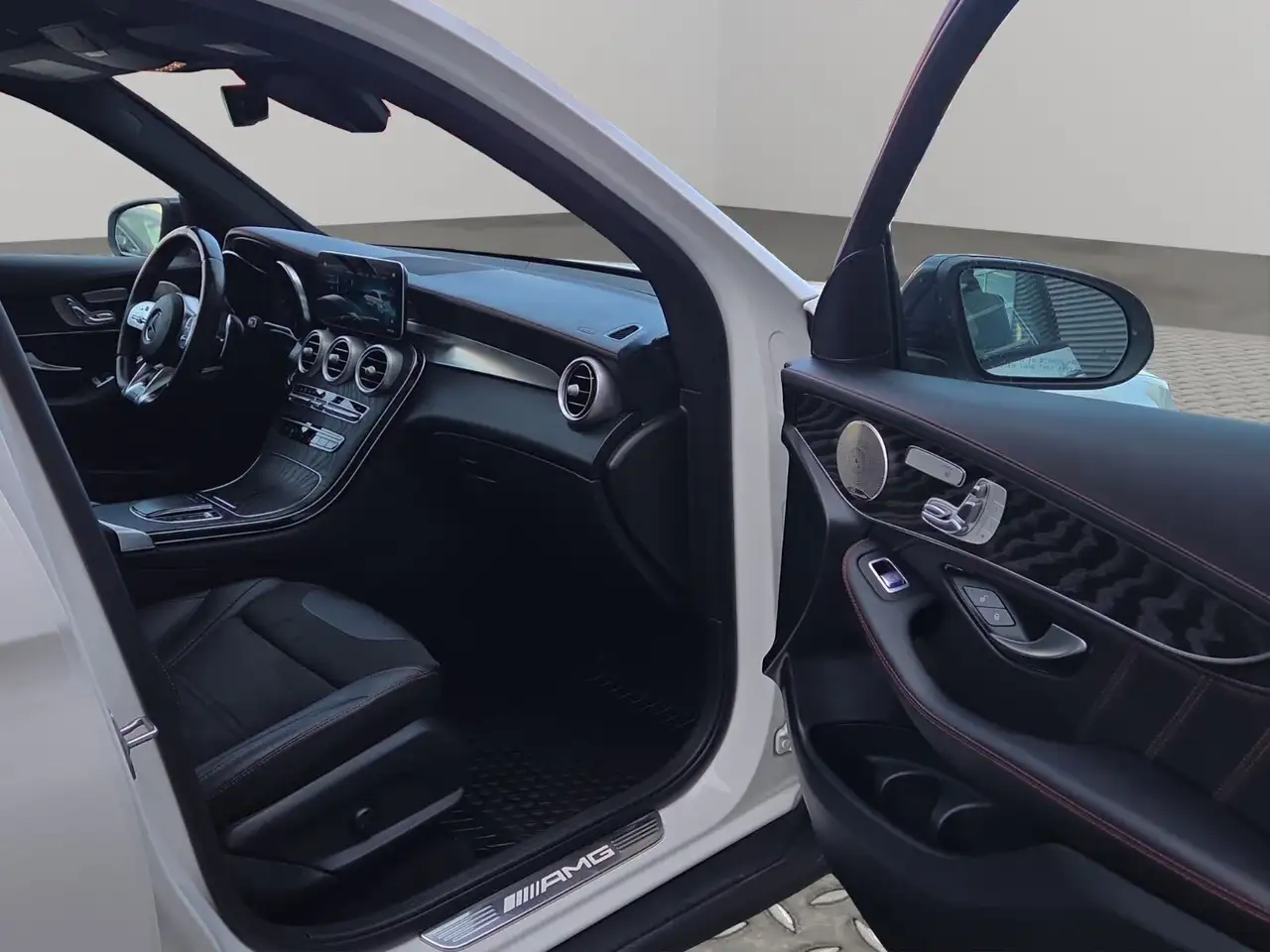 Mercedes-Benz GLC снимка Mercedes-Benz GLC