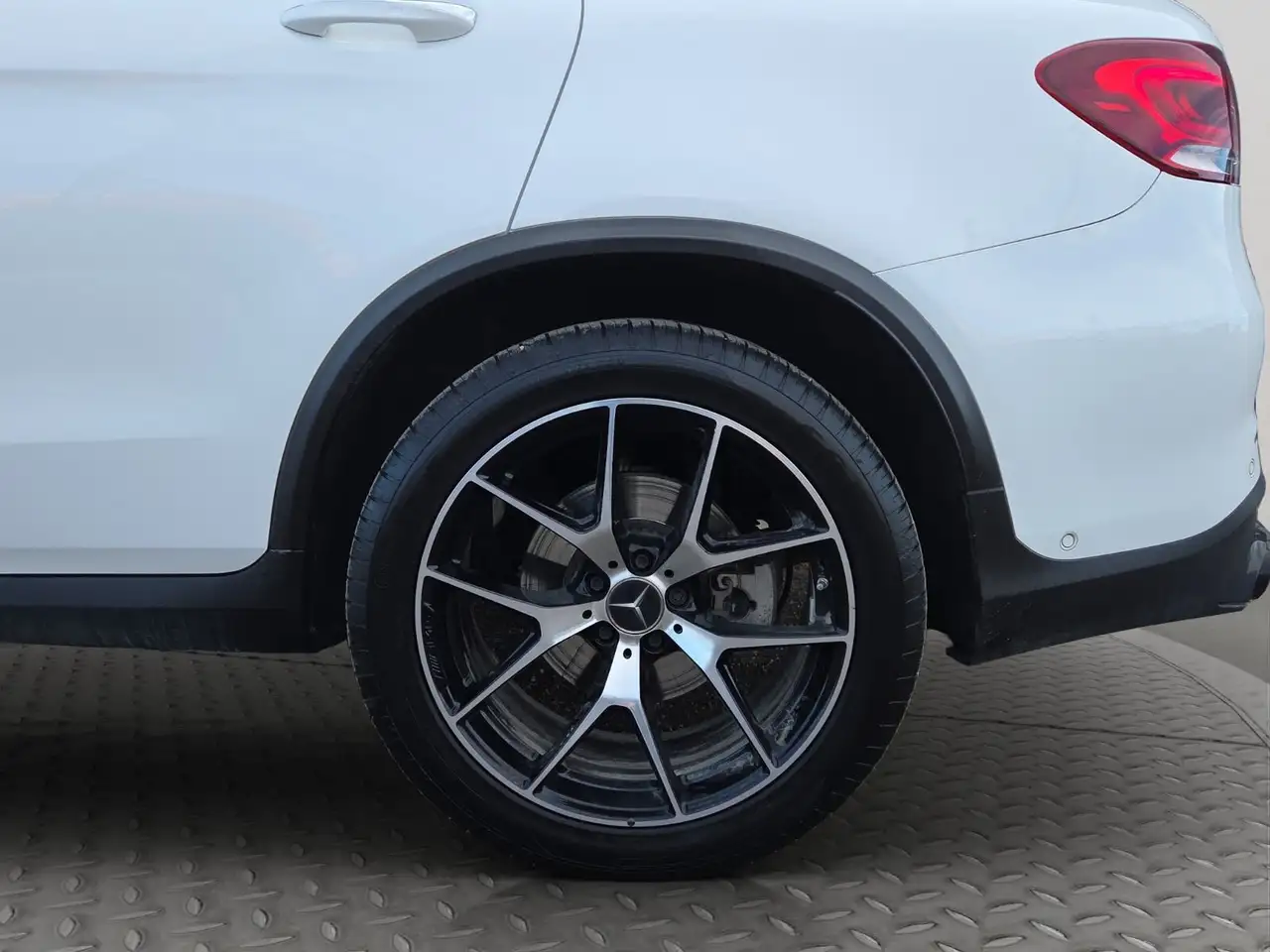 Mercedes-Benz GLC снимка Mercedes-Benz GLC