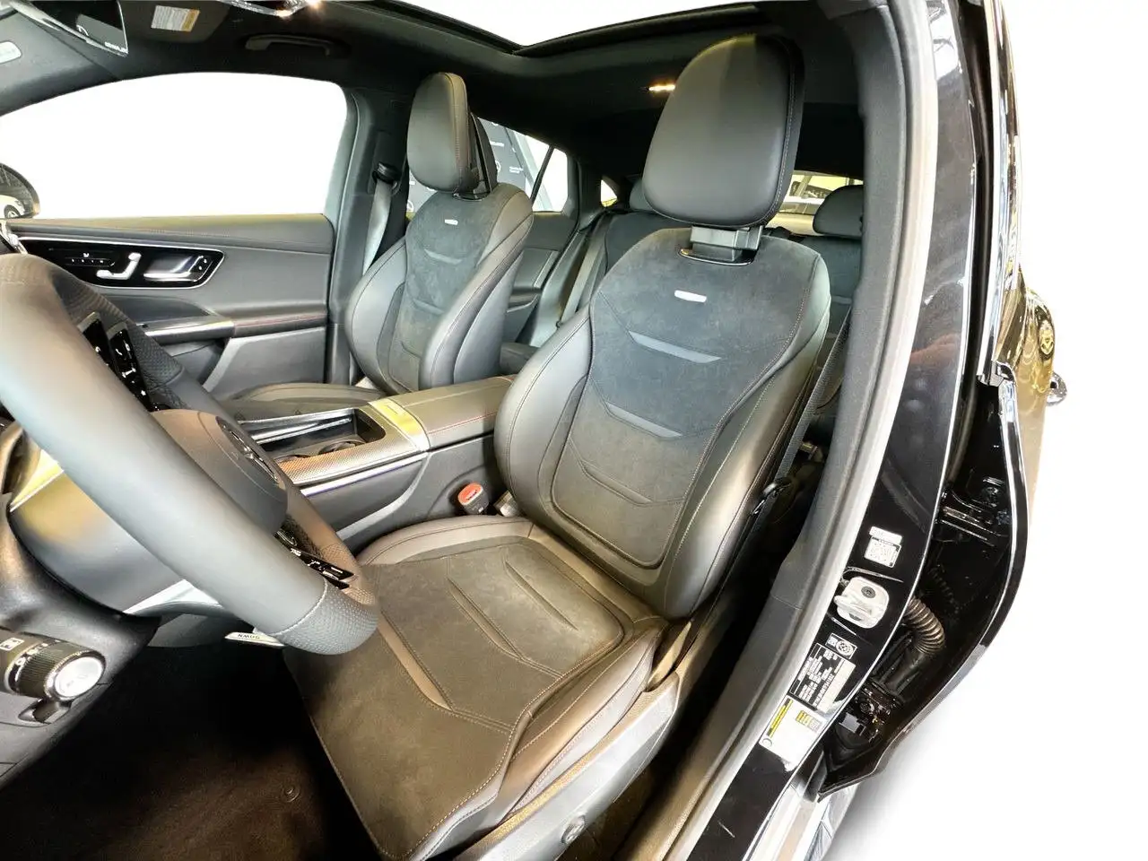Mercedes-Benz GLC снимка Mercedes-Benz GLC