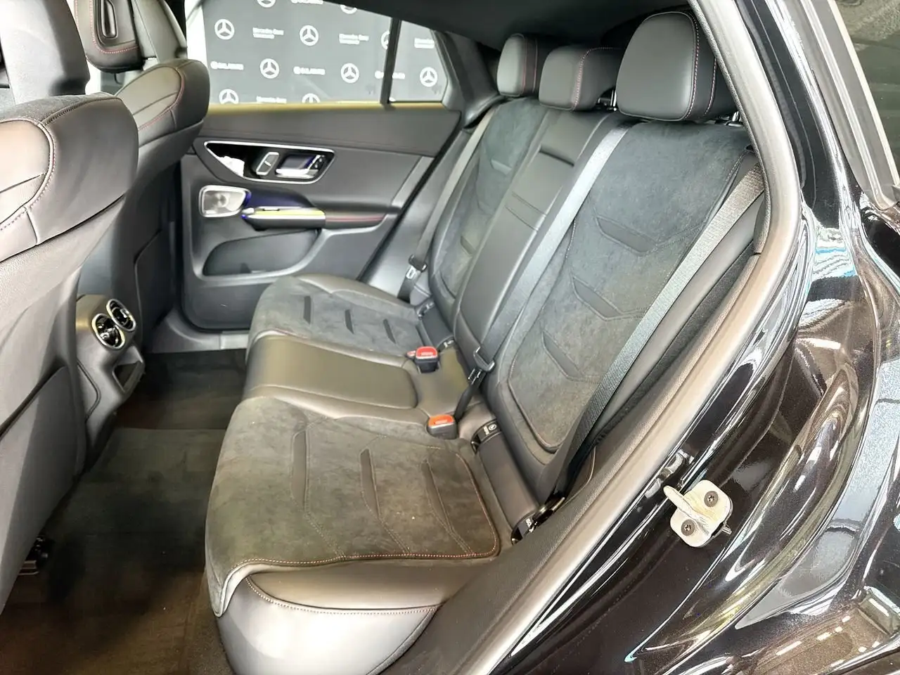 Mercedes-Benz GLC снимка Mercedes-Benz GLC