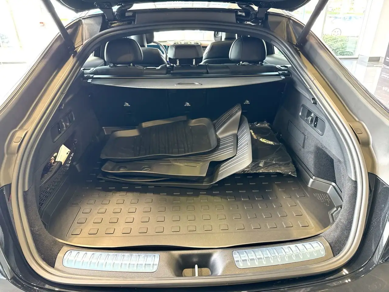 Mercedes-Benz GLC снимка Mercedes-Benz GLC