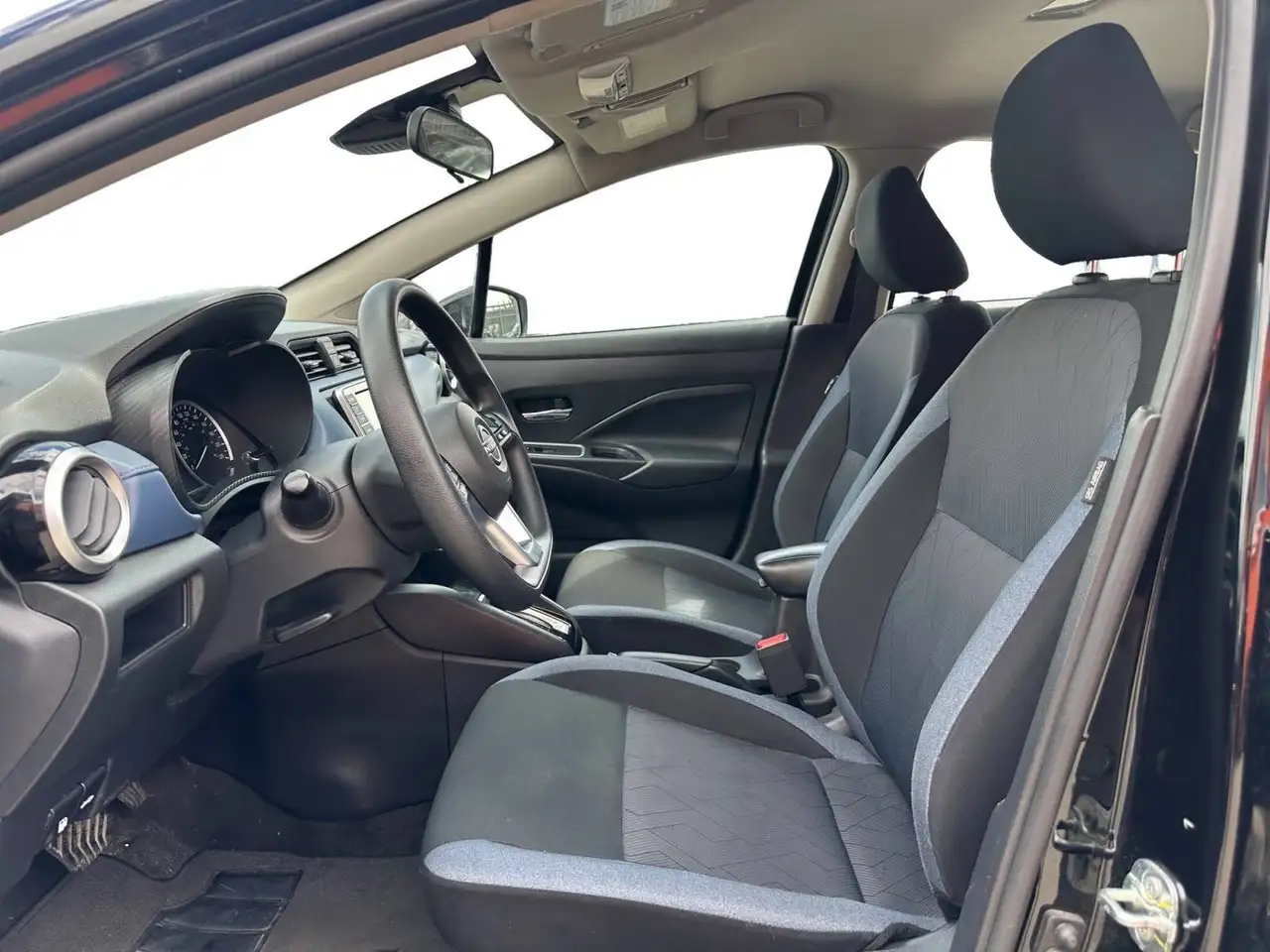 Nissan Versa photo Nissan Versa