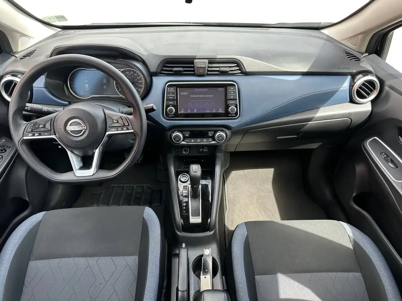 Nissan Versa photo Nissan Versa