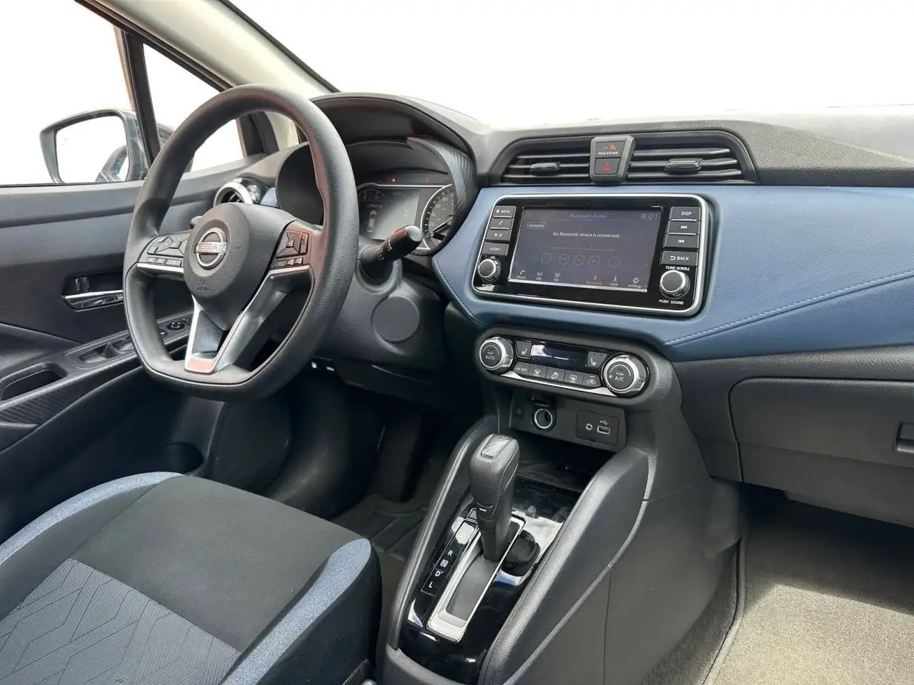 Nissan Versa photo Nissan Versa