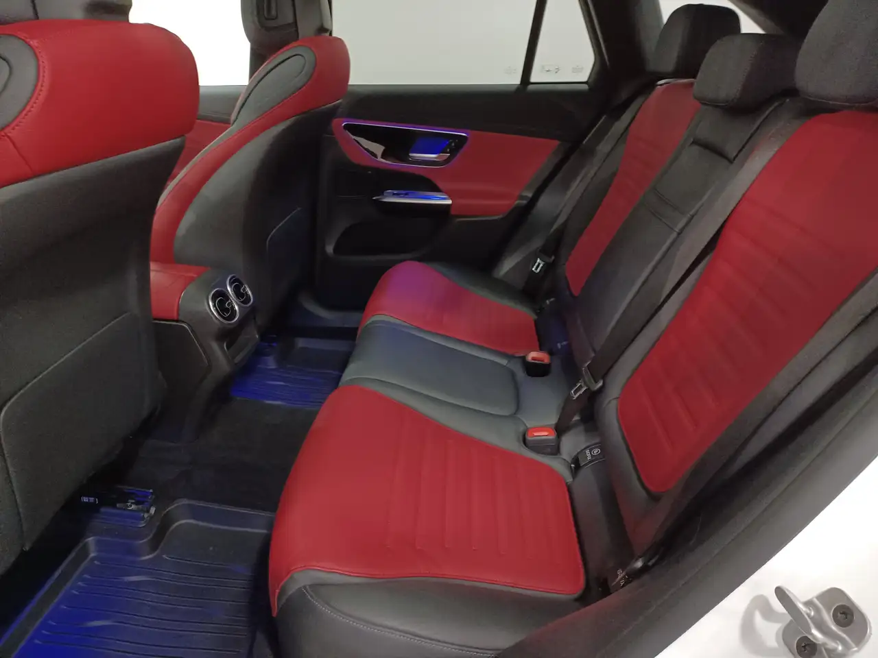 Mercedes-Benz GLC снимка Mercedes-Benz GLC