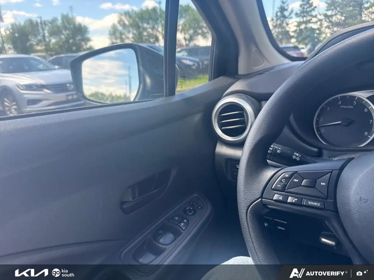 Nissan Versa photo Nissan Versa