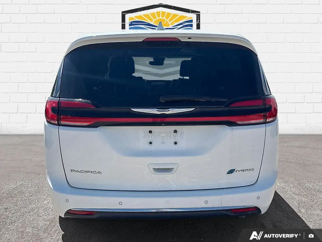 Chrysler Pacifica снимка Chrysler Pacifica