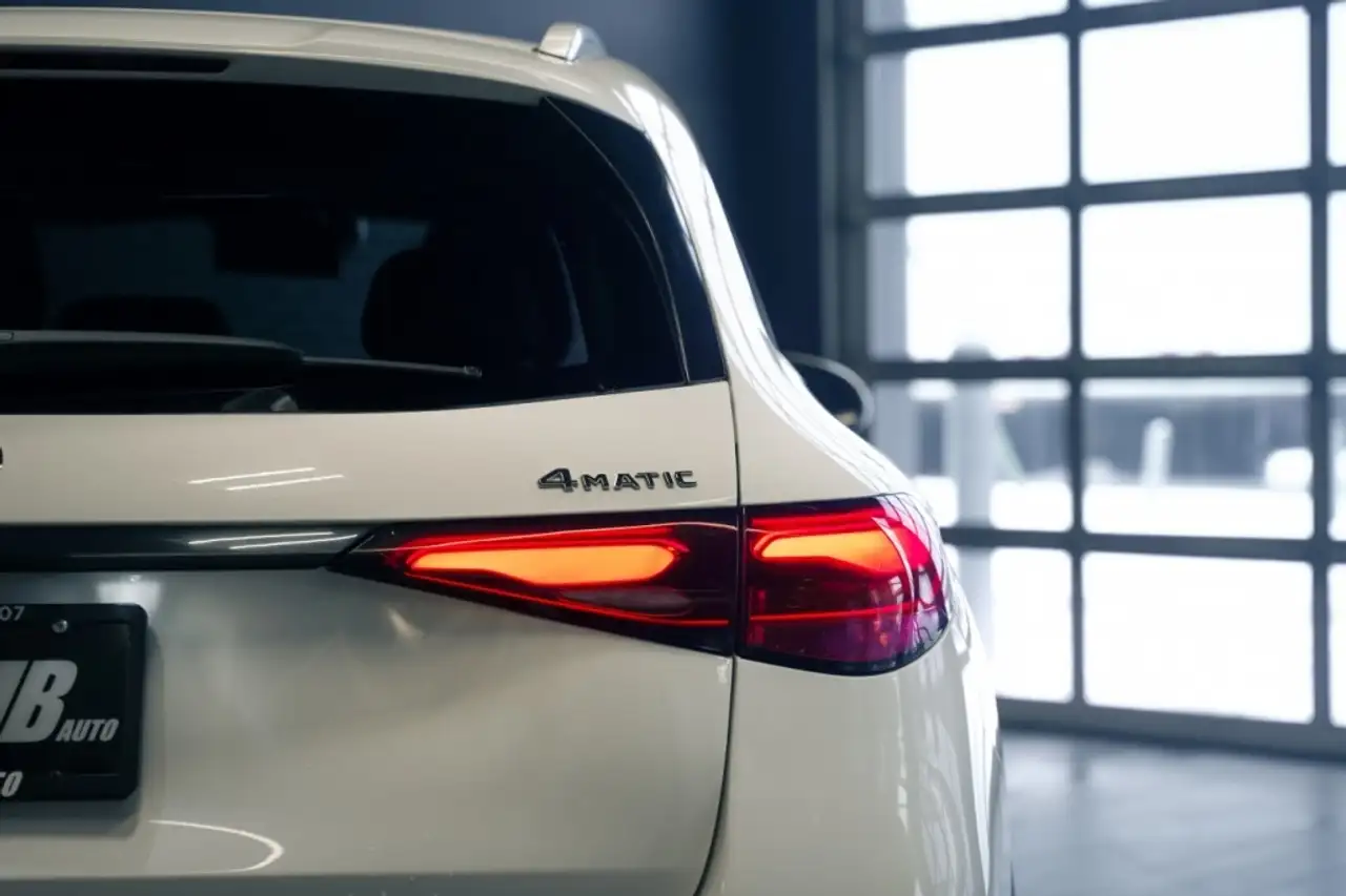 Mercedes-Benz GLC снимка Mercedes-Benz GLC
