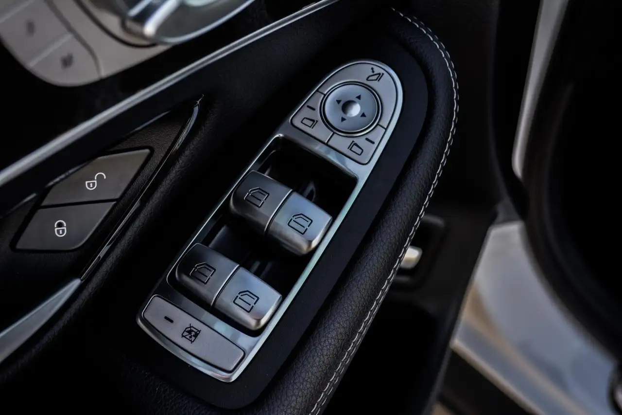 Mercedes-Benz GLC снимка Mercedes-Benz GLC