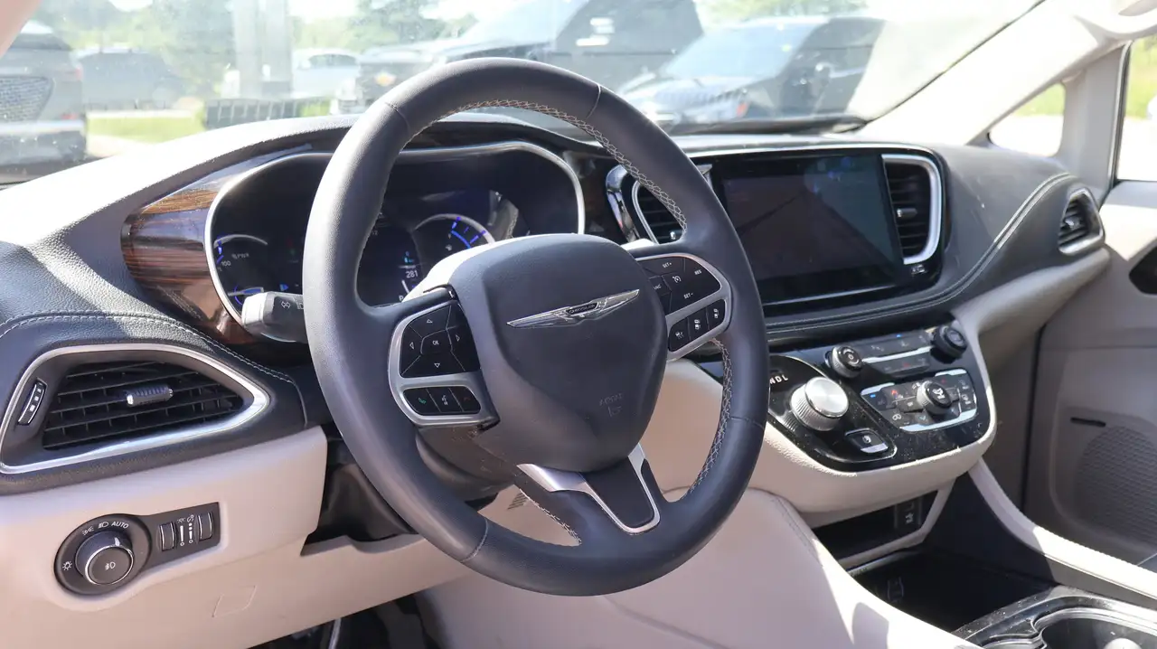 Chrysler Pacifica снимка Chrysler Pacifica