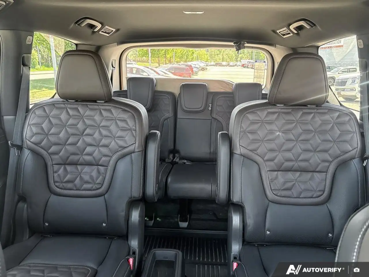 Nissan Armada снимка Nissan Armada
