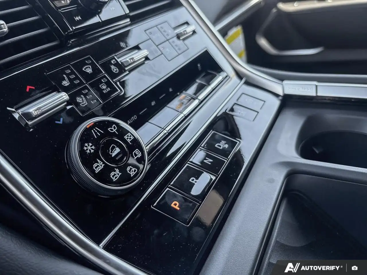 Nissan Armada снимка Nissan Armada