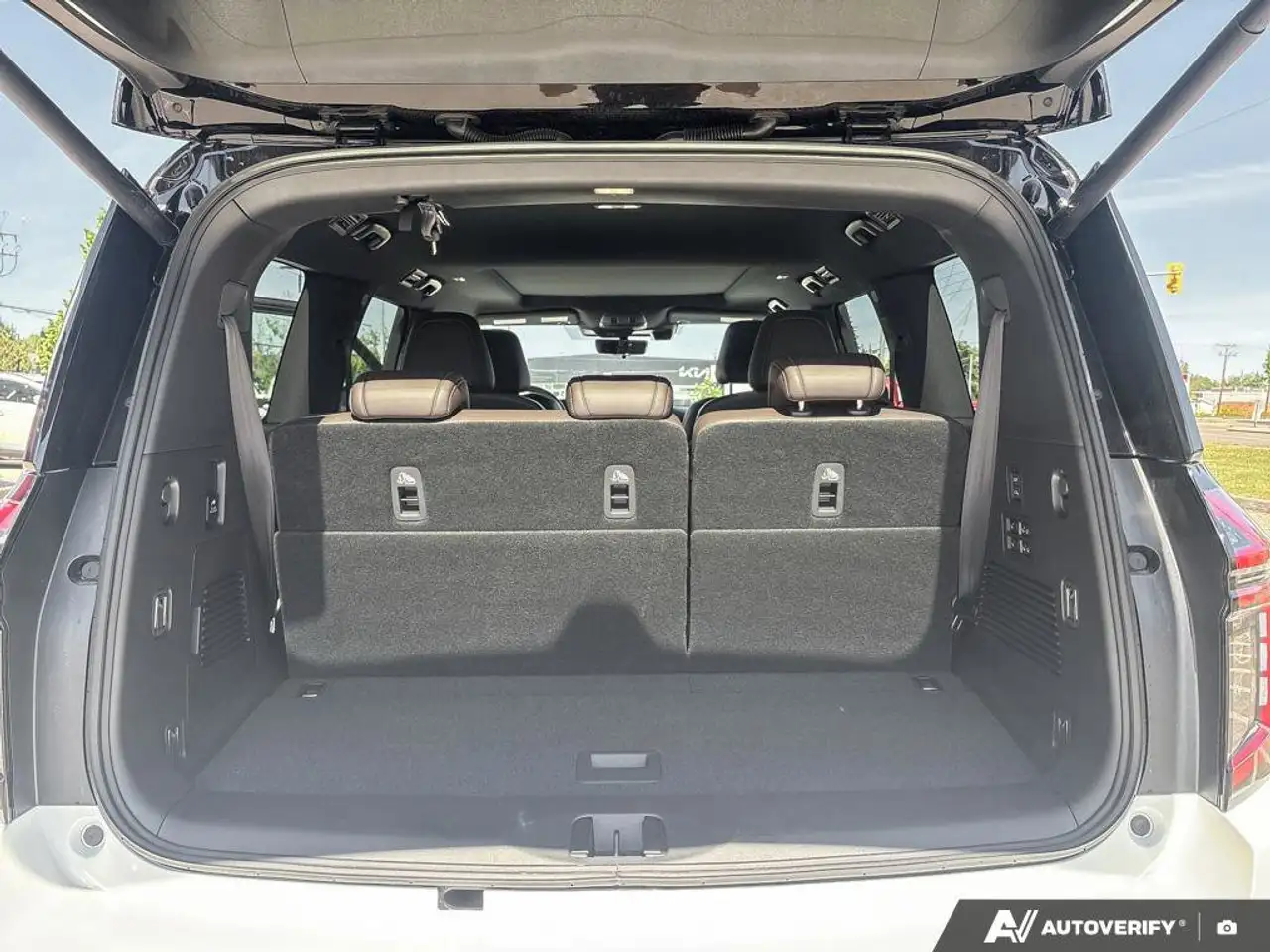 Nissan Armada снимка Nissan Armada