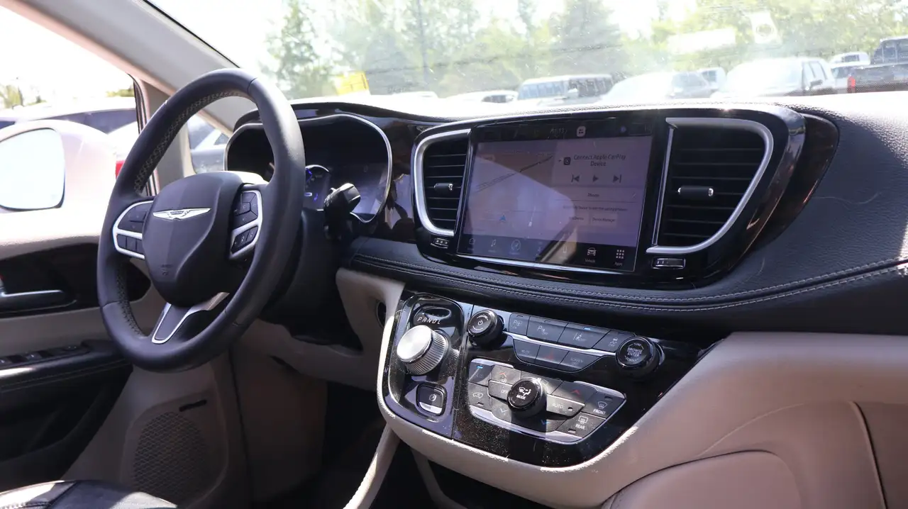 Chrysler Pacifica снимка Chrysler Pacifica