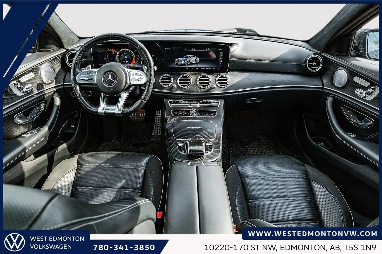 Mercedes-Benz E-Class снимка Mercedes-Benz E-Class