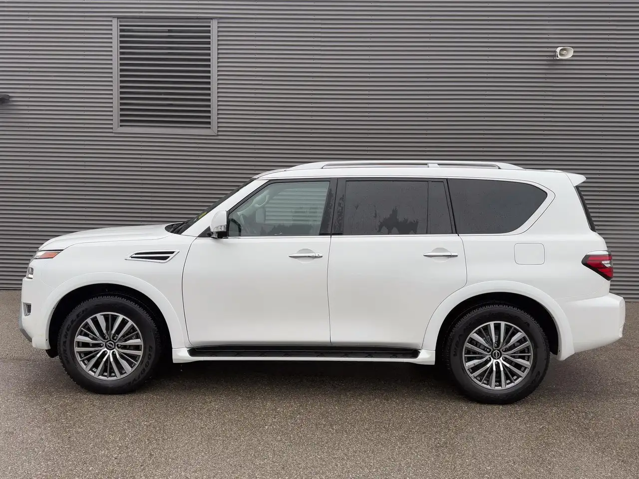 Nissan Armada снимка Nissan Armada