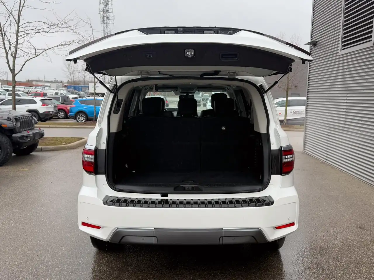Nissan Armada снимка Nissan Armada