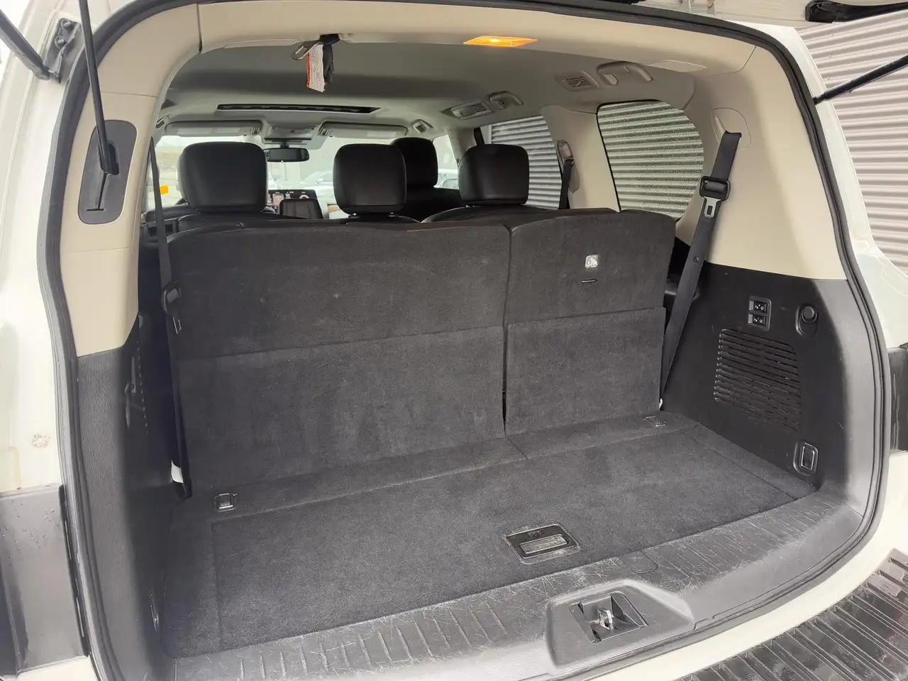 Nissan Armada снимка Nissan Armada
