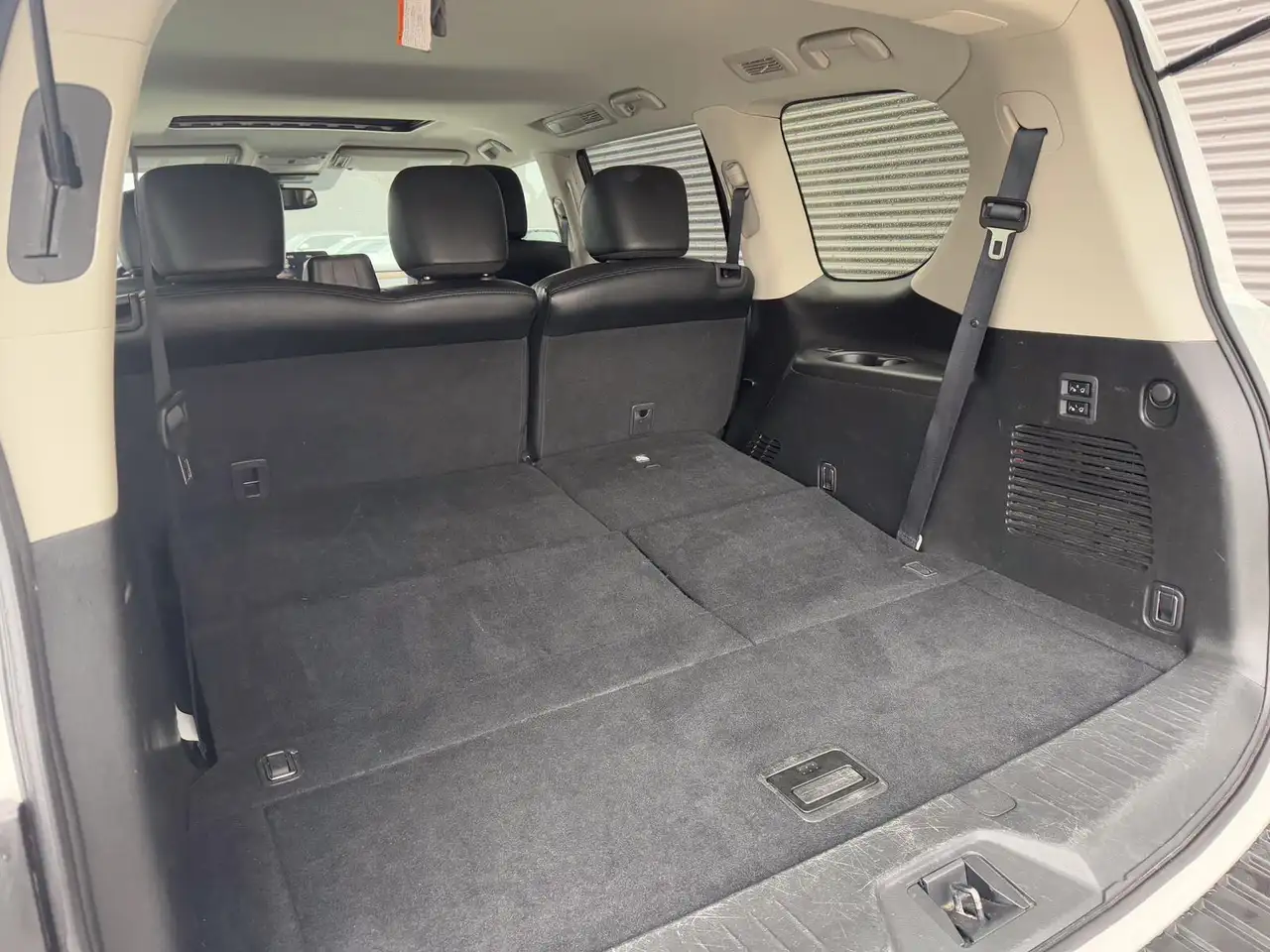 Nissan Armada снимка Nissan Armada
