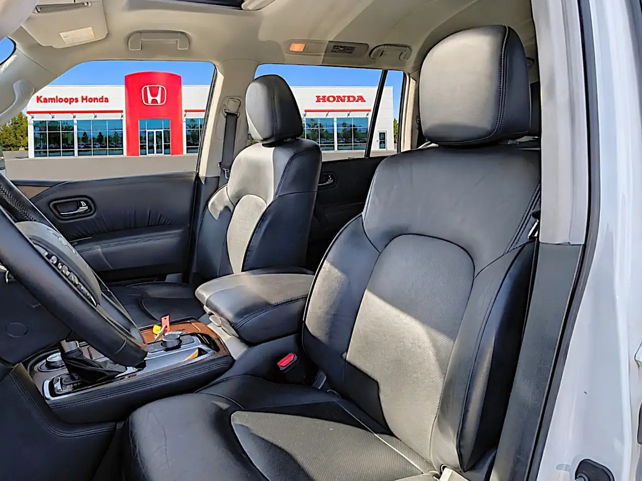 Nissan Armada снимка Nissan Armada