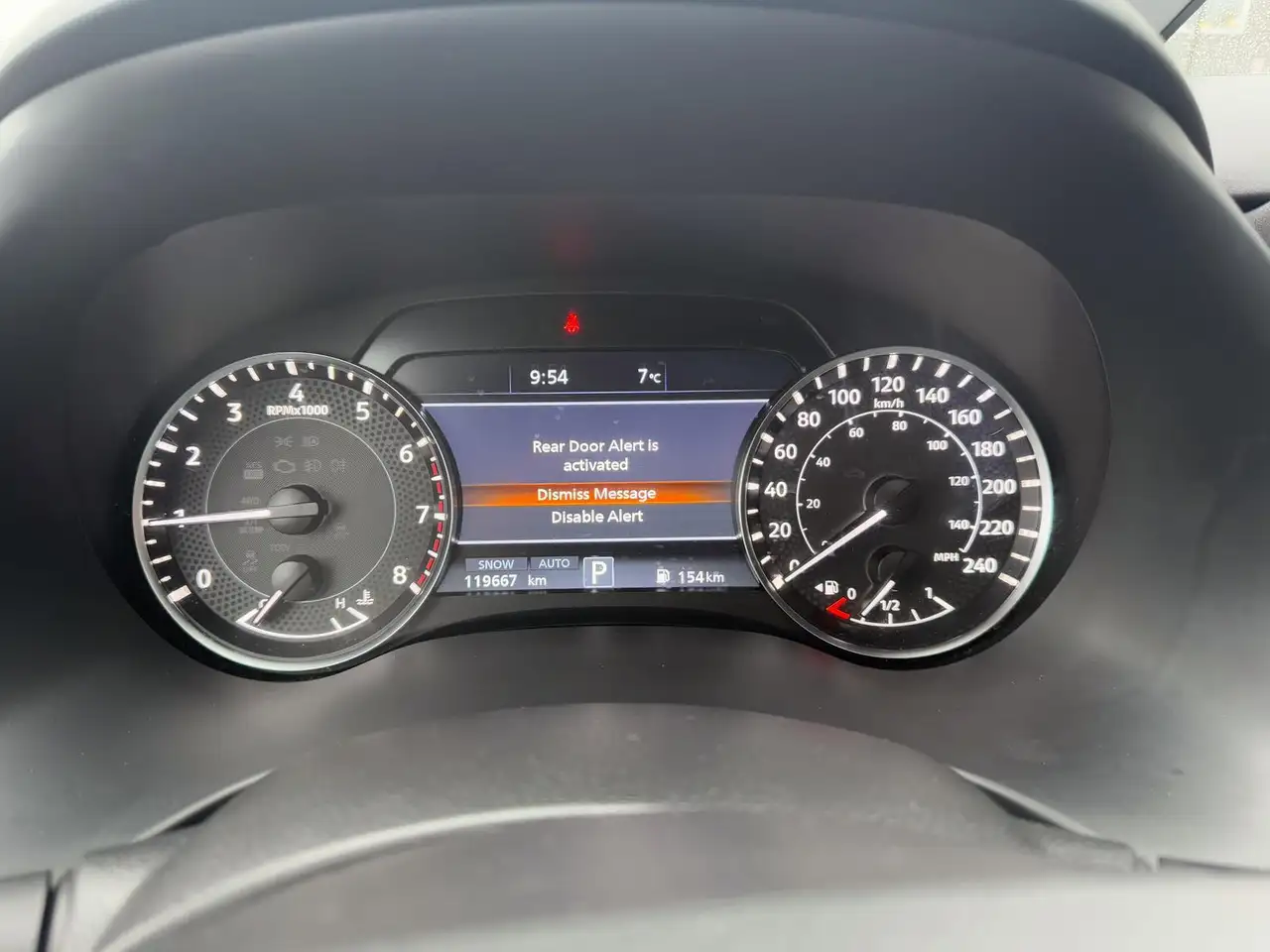 Nissan Armada снимка Nissan Armada