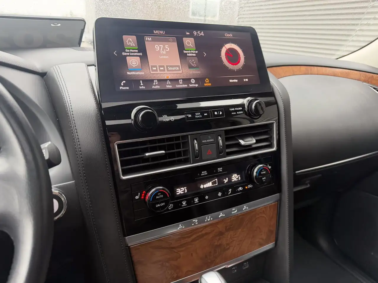 Nissan Armada снимка Nissan Armada