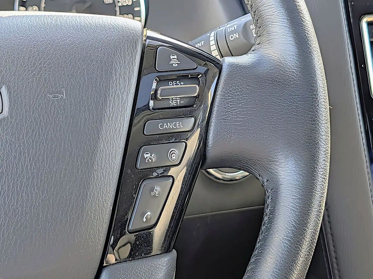 Nissan Armada снимка Nissan Armada