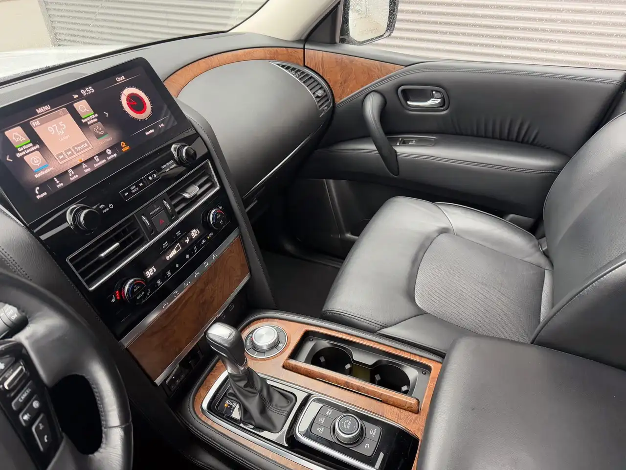 Nissan Armada снимка Nissan Armada