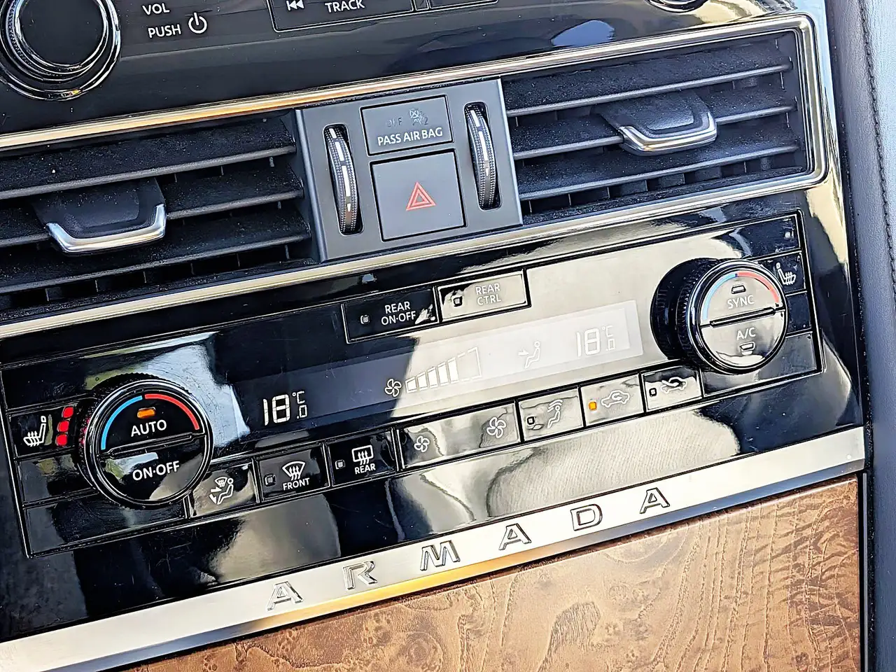 Nissan Armada снимка Nissan Armada