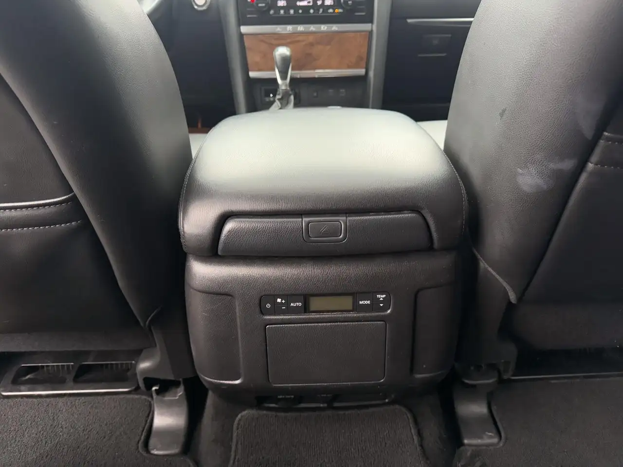 Nissan Armada снимка Nissan Armada