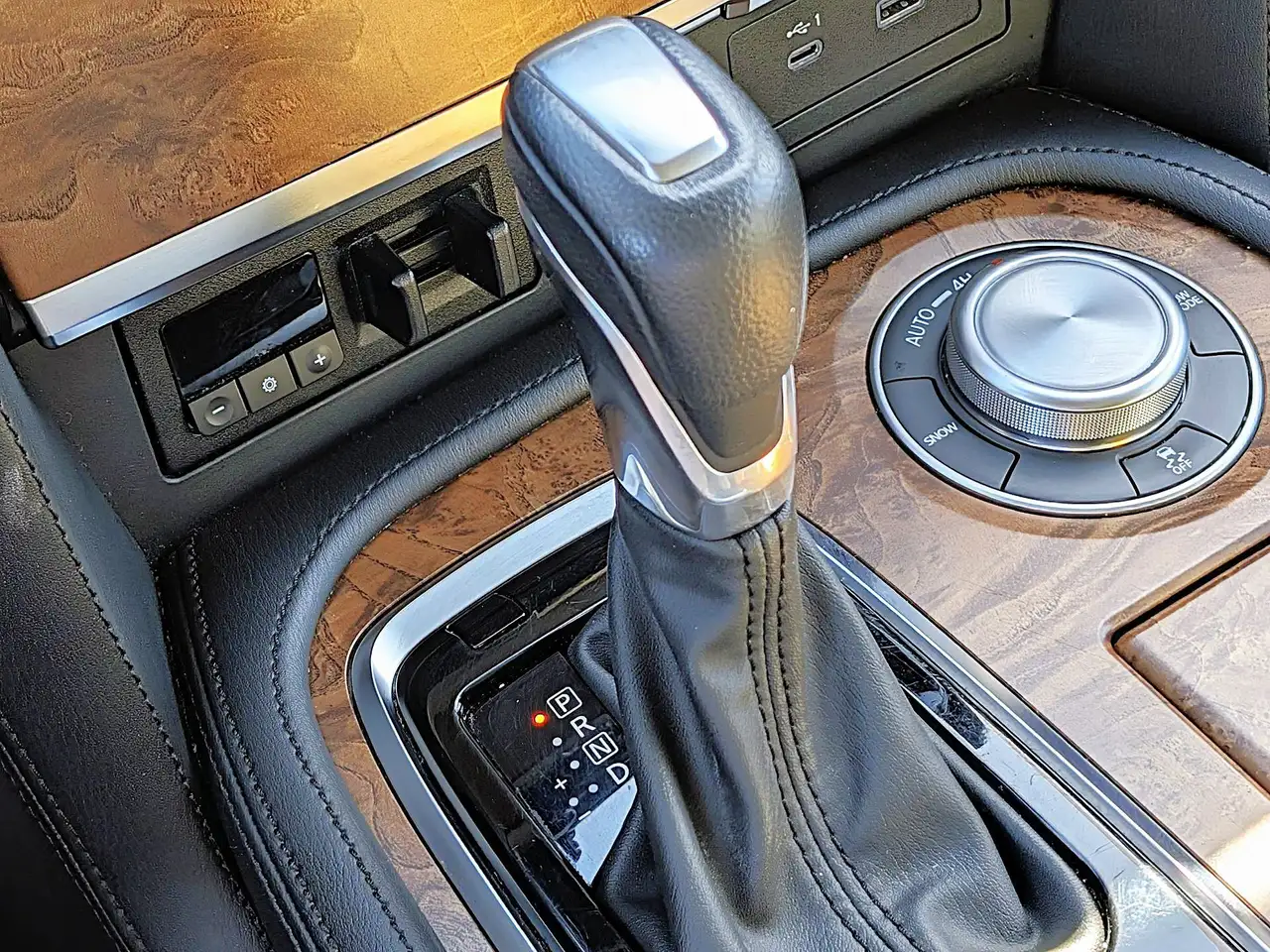 Nissan Armada снимка Nissan Armada