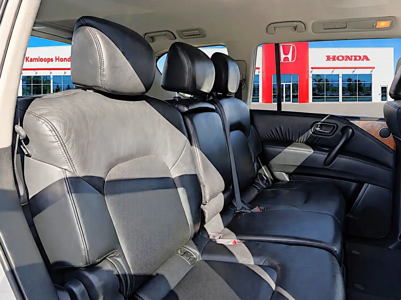 Nissan Armada снимка Nissan Armada