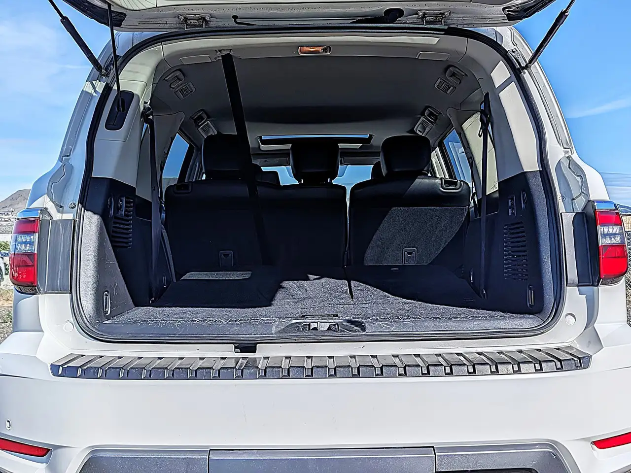 Nissan Armada снимка Nissan Armada