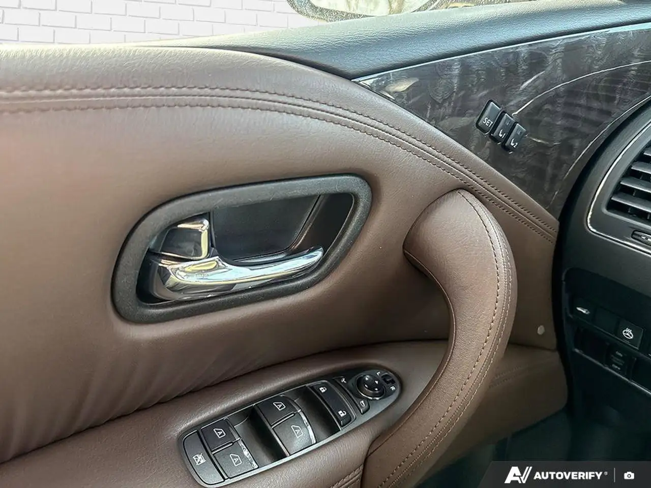Nissan Armada снимка Nissan Armada