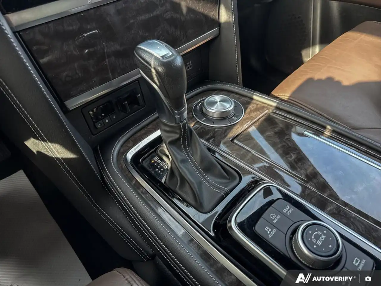 Nissan Armada снимка Nissan Armada