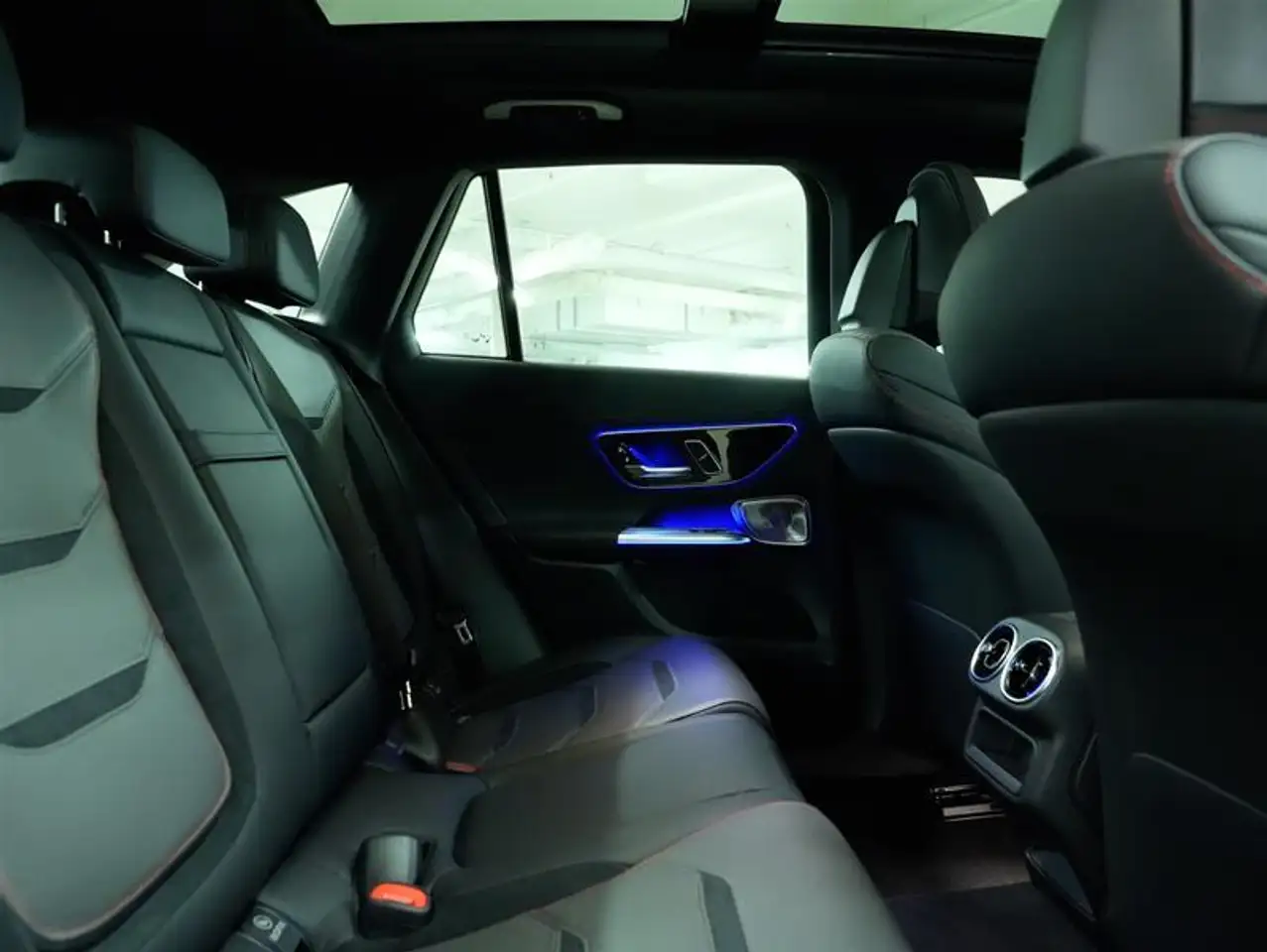 Mercedes-Benz GLC снимка Mercedes-Benz GLC