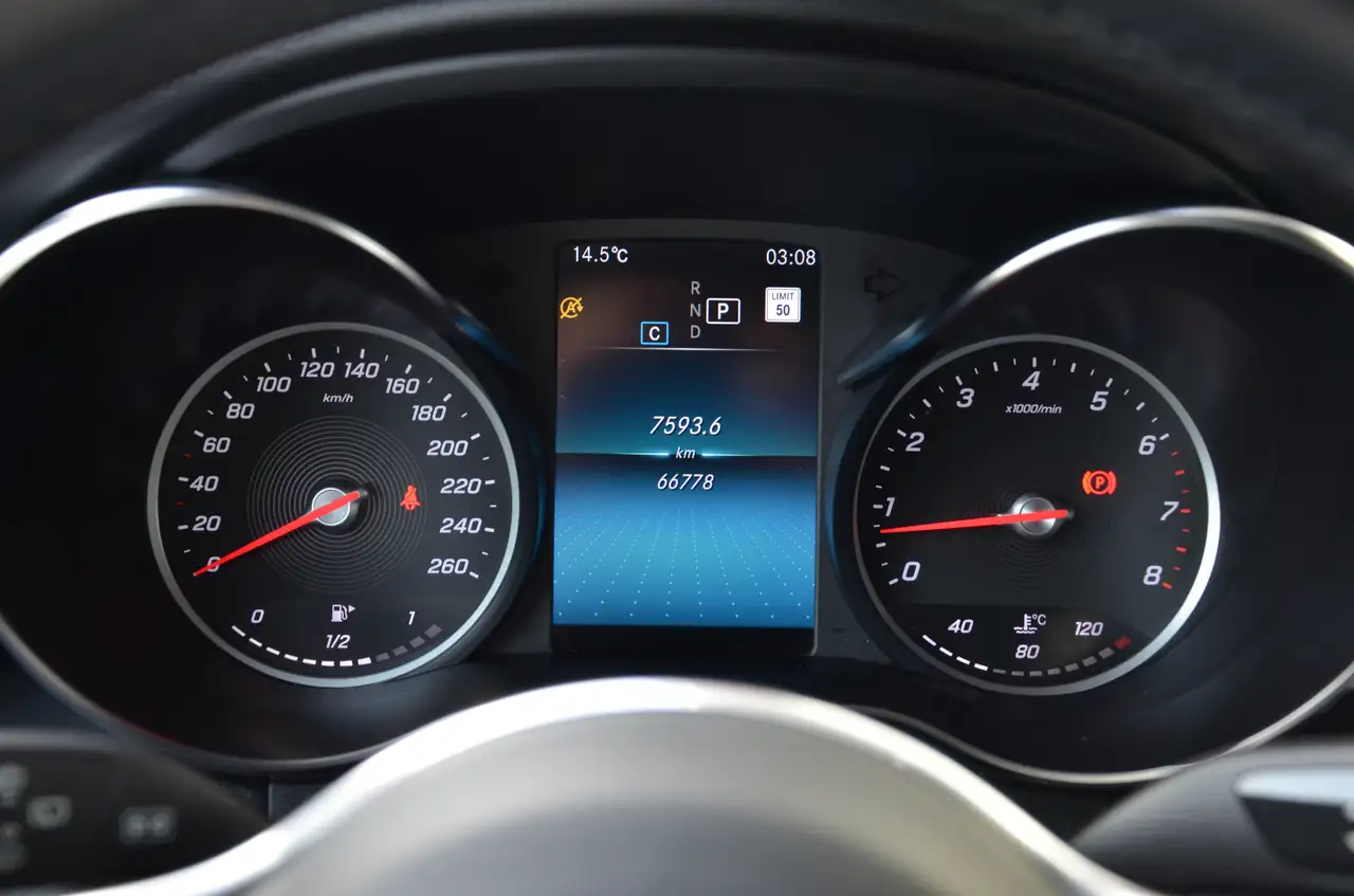 Mercedes-Benz GLC снимка Mercedes-Benz GLC