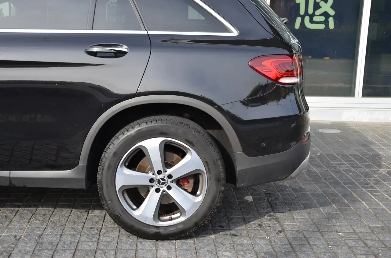 Mercedes-Benz GLC снимка Mercedes-Benz GLC