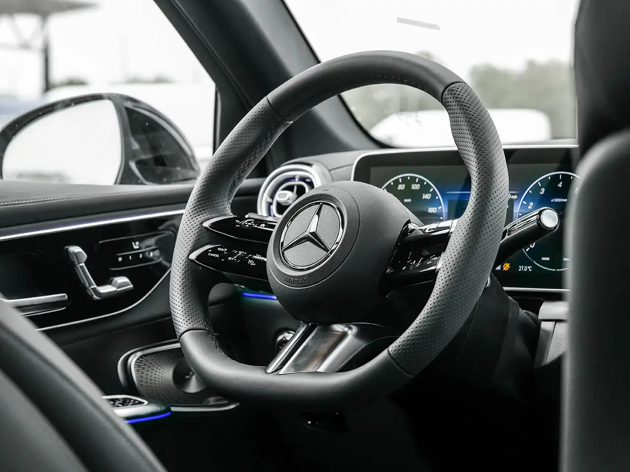 Mercedes-Benz GLC снимка Mercedes-Benz GLC