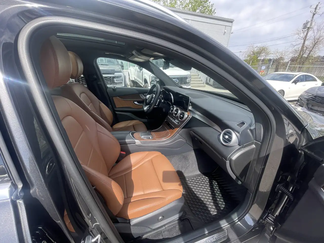 Mercedes-Benz GLC снимка Mercedes-Benz GLC