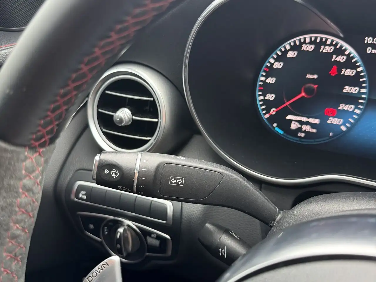 Mercedes-Benz C-Class снимка Mercedes-Benz C-Class