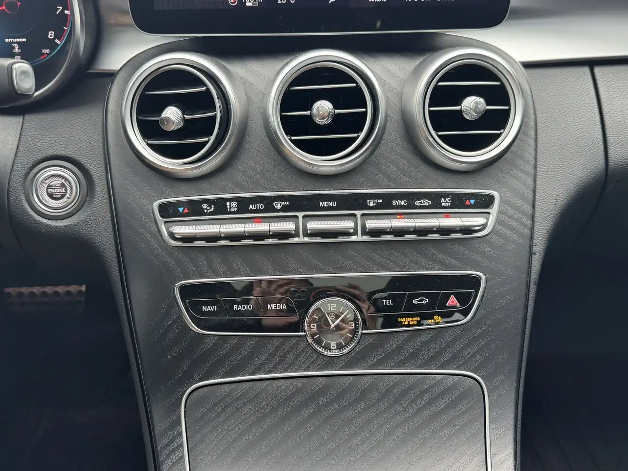 Mercedes-Benz C-Class снимка Mercedes-Benz C-Class