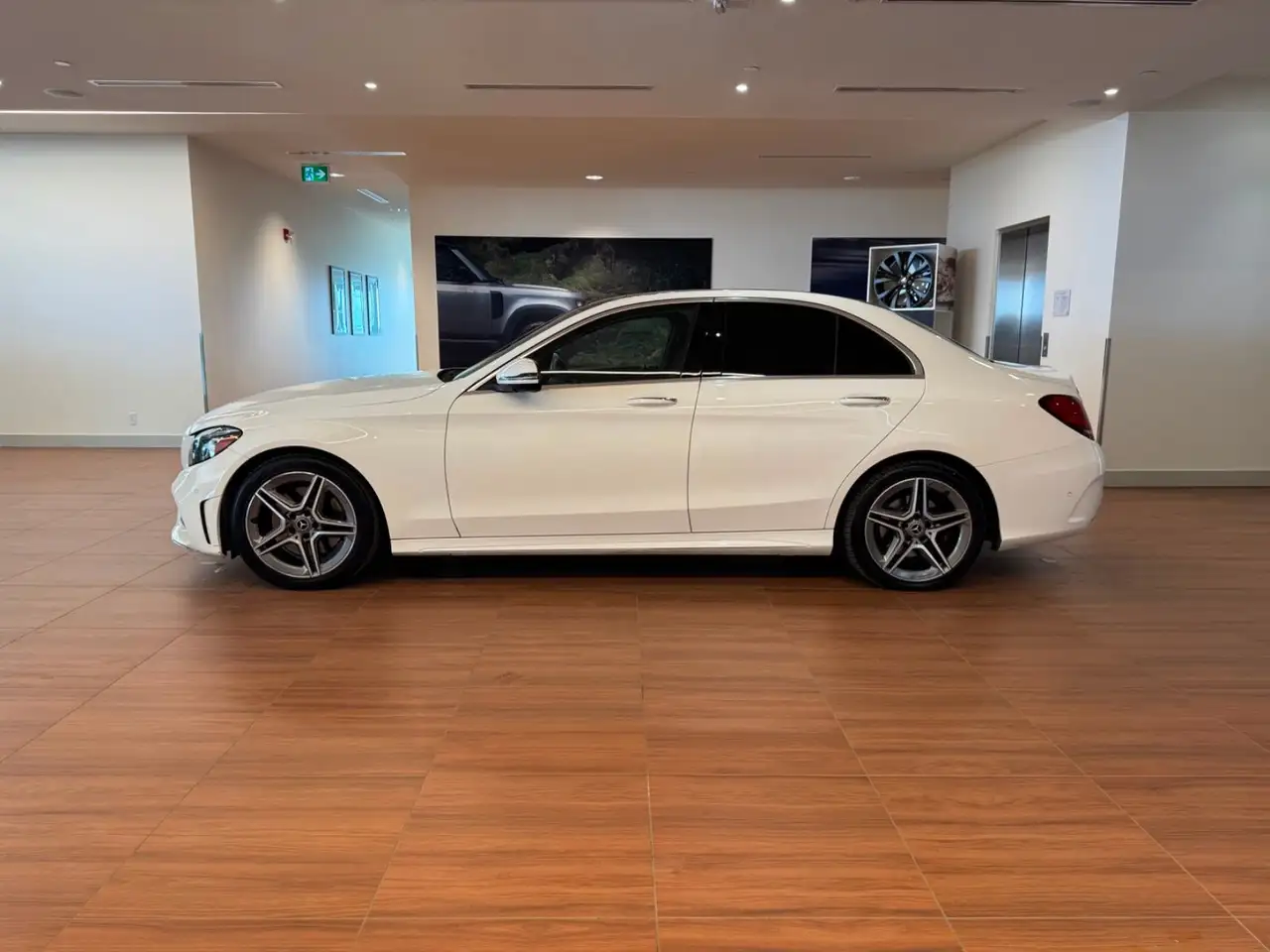 Mercedes-Benz C-Class снимка Mercedes-Benz C-Class