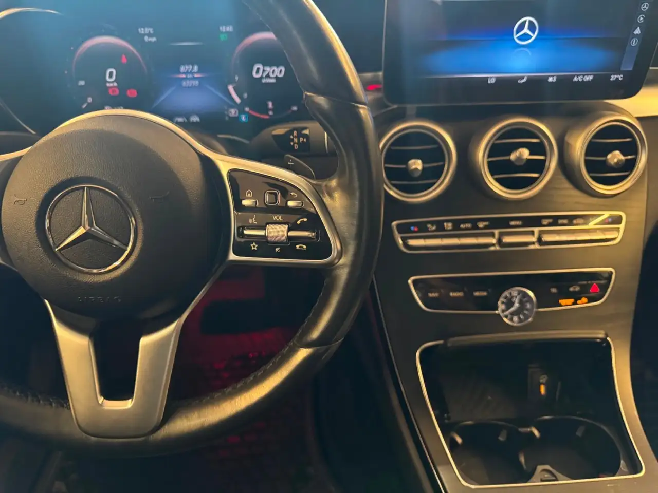 Mercedes-Benz C-Class снимка Mercedes-Benz C-Class