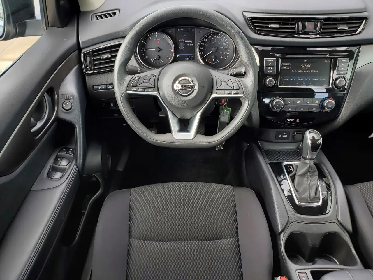Nissan Qashqai снимка Nissan Qashqai