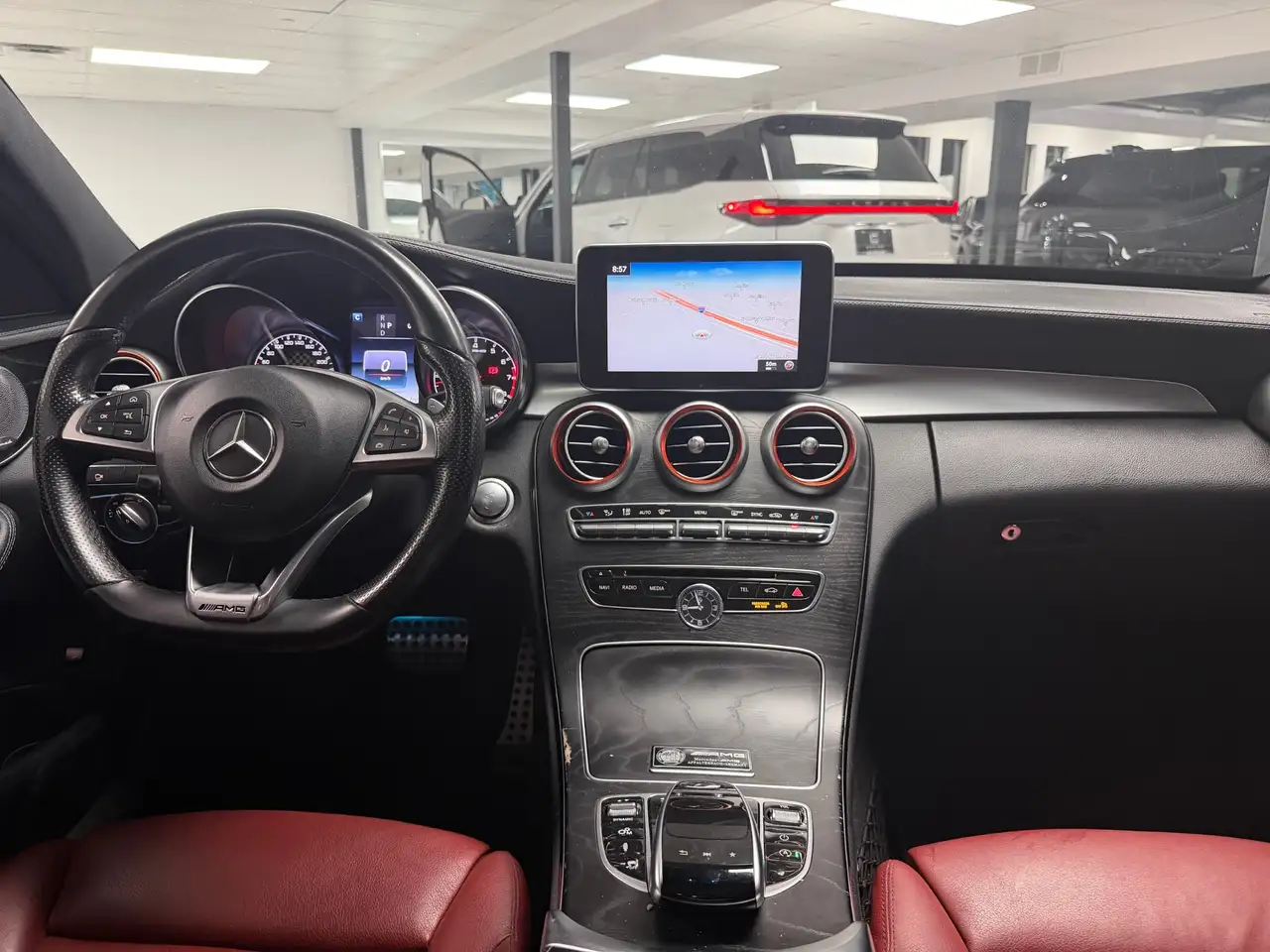 Mercedes-Benz C-Class снимка Mercedes-Benz C-Class