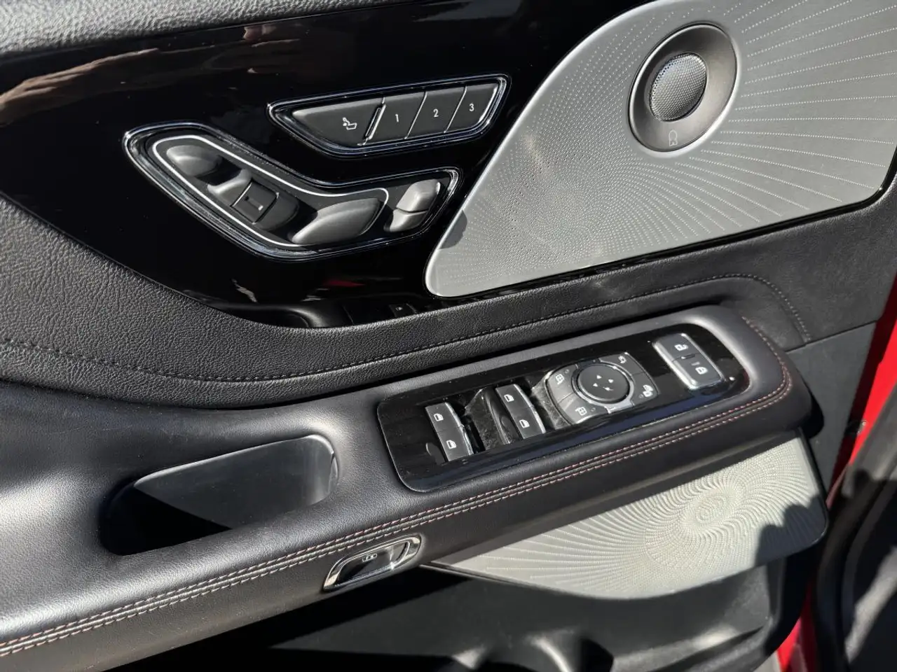 Lincoln Aviator снимка Lincoln Aviator