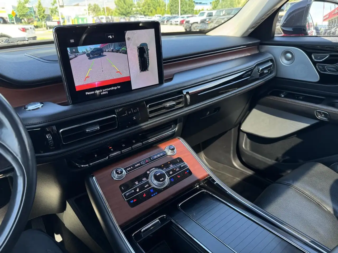 Lincoln Aviator снимка Lincoln Aviator
